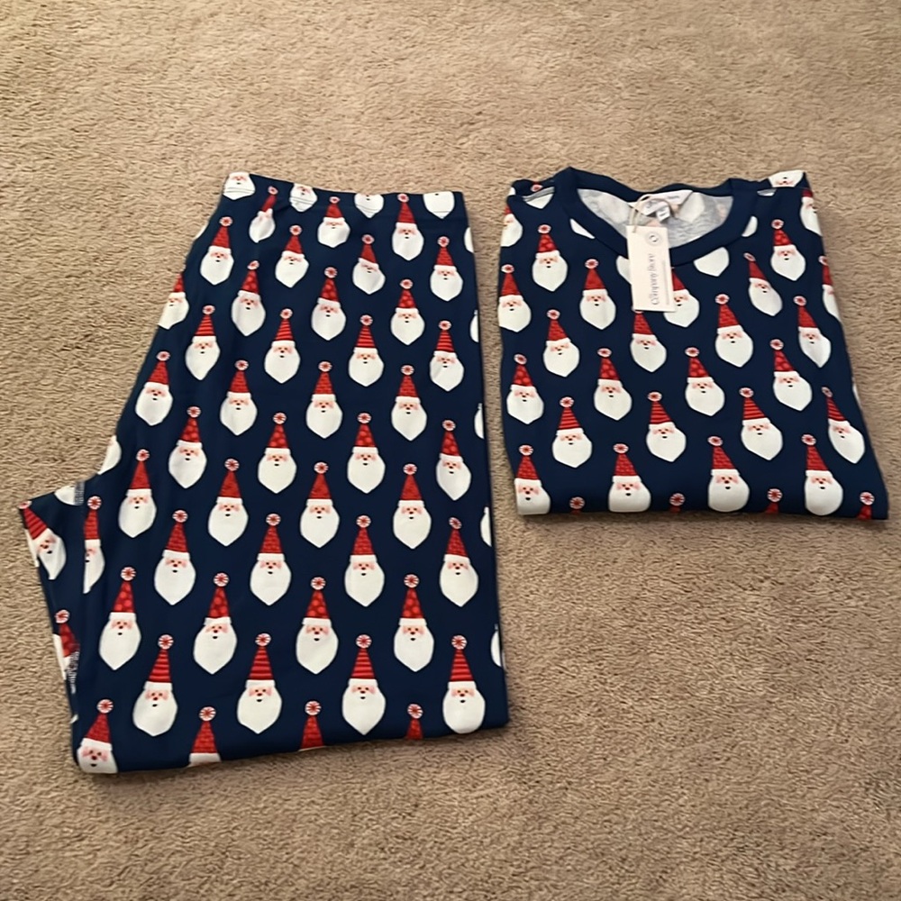 New mens XL THE COMPANY STORE 100% Organic Cotton Santa Print Pajama set.